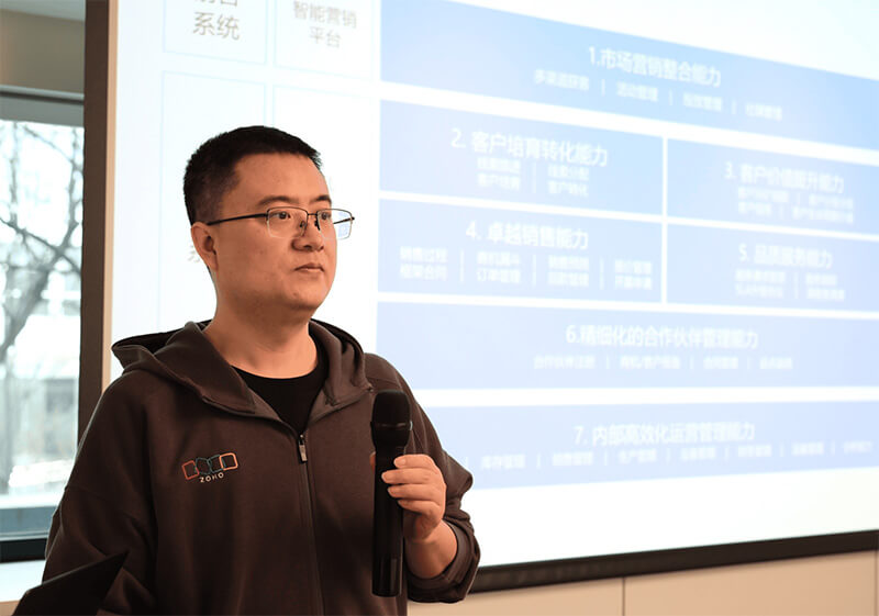 刘星辰主持2026年制造业出海Workshop现场